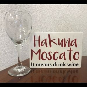 Hakuna Moscato it means drink wine sign - gift